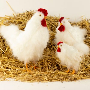 Fluffy White Feather Farmhouse Chicken Decoration, Country Chic Decorative Bird, Home Gift & Christmas Decoration ZUCKER®
