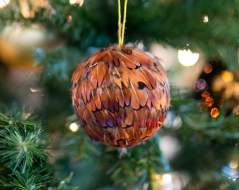 Decorative Feather Christmas Tree Ornament Ball in Natural Pheasant - Christmas Decor, Unique Holiday Decorative feather ornament ZUCKER®