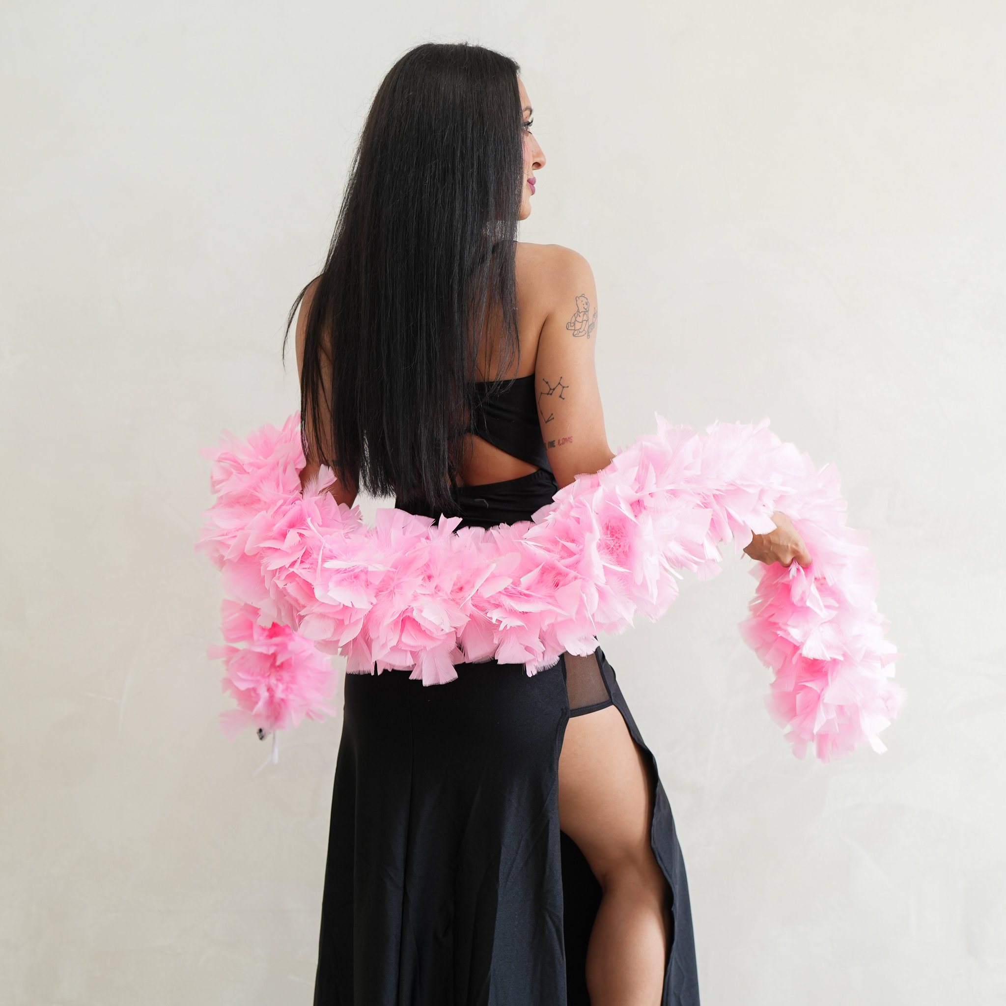 Boa à Plumes Arc-en-Ciel De 200 Cm – Écharpe En Plumes Rose Cœur Pour Soirées, Mariage, Carnaval Et Cosplay (Noir)