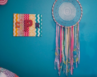 Large Decorative Ribbon Dream Catcher, Assorted Ribbon, Beads & Feathers, Room Decoration, Wall Hanging or Gift ZUCKER®