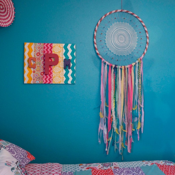 Large Decorative Ribbon Dream Catcher, Assorted Ribbon, Beads & Feathers, Room Decoration, Wall Hanging or Gift ZUCKER®