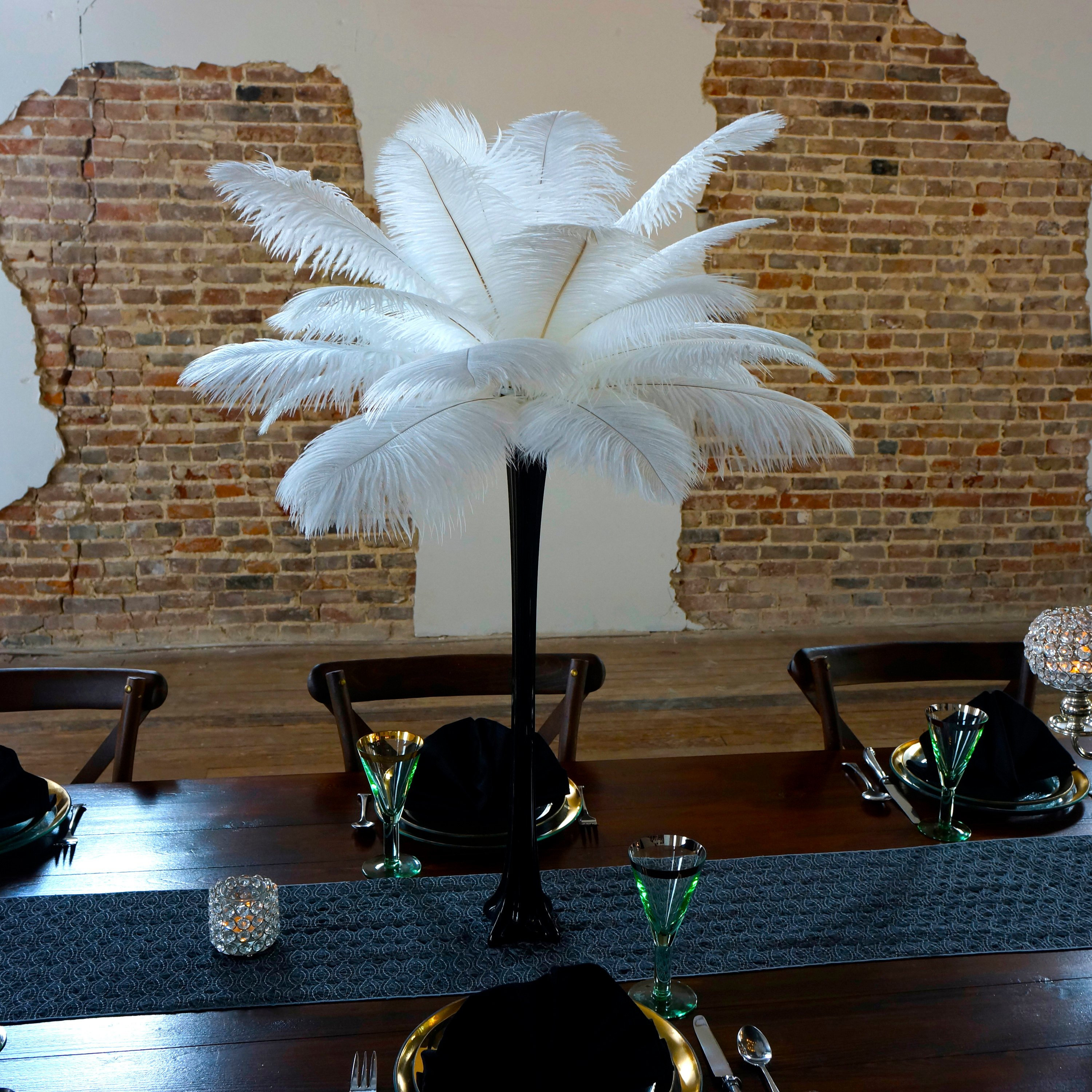 White Ostrich Feather Centerpiece Sets With Eiffel Tower Vase
