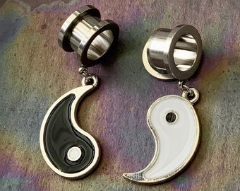 Mismatch Yin Yang Ohrringe Silber Stahl Gestreckt Ohrstecker Schwarz Weiß Gauges Tunnel Dangles 2g 0g 00g 1/2 "9/16" 5/8" ALIEN BABE