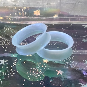 Larimar Alien Skinz Pearlescent Blue Soft Silicone Ear Plugs Tunnels Gauges Eyelets 8g 6g 4g 2g 0g 00g 1/2&quot; 9/16&quot; 5/8&quot; 11/16&quot; 3/4&quot; 7/8&quot; 1&quot;