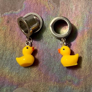 Quack Duck Dangle Gauges Rubber Ducky Earrings Steel Yellow Ducks Stretched Ear Plugs Tunnels Dangles 2g 0g 00g 1/2" 9/16" 5/8" ALIEN BABE