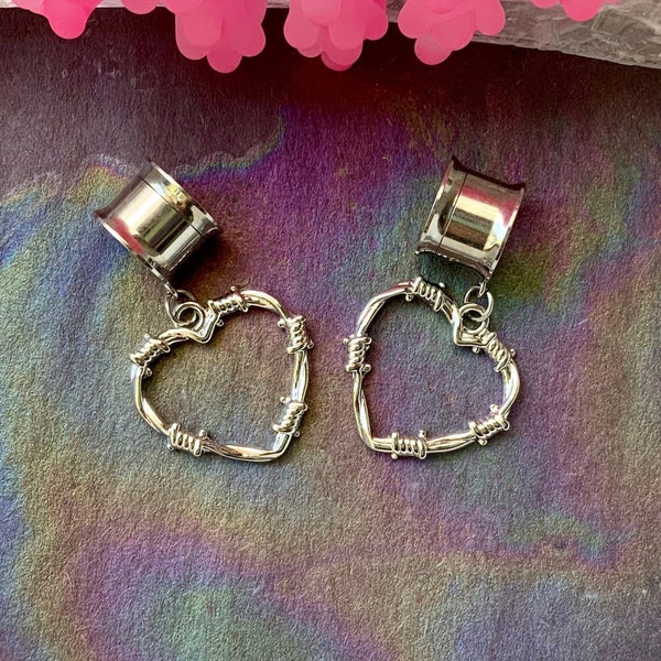 Boucles d'oreilles pendantes coeur en fil de fer barbelé argenté coeurs Bouchons d'oreilles en acier étiré Jauges tunnels Pendentifs 2 g 0 g 00 g 1/2" 9/16" 5/8" ALIEN BABE