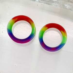 Rainbow Swirl Alien Skinz Thin Silicone Soft Ear Plugs Tunnels Gauges Pride Earring LGBT 6g 4g 2g 0g 00g 1/2" 9/16" 5/8" 11/16" 3/4" 7/8" 1"