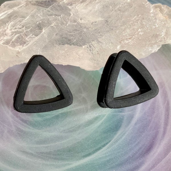 Black Alien Pyramids Silicone Triangle Shaped Ear Plugs Gauges Tunnels Soft Flexible 6g 4g 2g 0g 00g 1/2" 9/16" 5/8" 11/16" 3/4" ALIEN BABE
