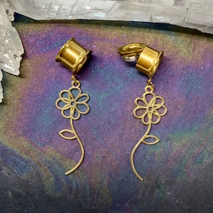 Belides Flower Dangles Gold Steel Ear Plugs Gauges Tunnels Daisy Spring Dangle Earrings Size 2g 0g 00g 1/2&quot; 9/16&quot; 5/8&quot; by PINK ALIEN BABE