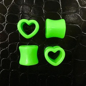 Plante Love Green Hearts Bouchons d'oreilles en forme de coeur Jauges Tunnels 8 g 6 g 4 g 2 g 0 g 00 g 1/2" 9/'16" 5/8" 11/16" 3/4" 7/8" 1" par PINK ALIEN BABE