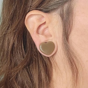 Grounded Love Brown Hearts Shaped Ear Plugs Gauges Solid Dark Earth Heart 2g 0g 00g 1/2" 9/16" 5/8" 11/16" 3/4" 7/8" 1" 28mm 30mm ALIEN BABE