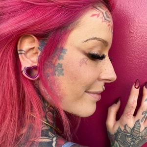 Amour de soi Pastel violet en forme de coeur Bouchons d&#39;oreilles Jauges Tunnels Coeurs Lavande Lilas 6g 4g 2g 0g 00g 1/2&quot; 9/16&quot; 5/8&quot; 11/16&quot; 3/4&quot; ALIEN