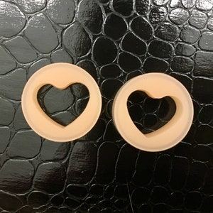 Beige Tender Heart Silicone Skin Tone Flexible Ear Plugs Gauges Tunnels Eyelets 6g 4g 2g 0g 00g 1/2" 9/16" 5/8" 11/16" 3/4" 7/8" 1" ALIEN