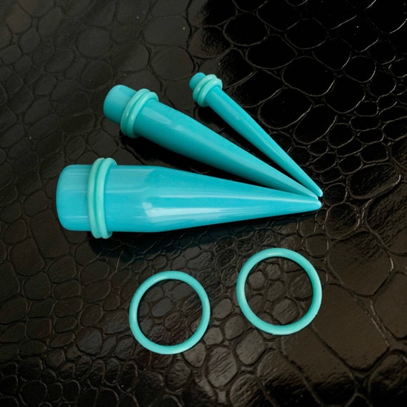 Pair of Acrylic Pointed Plugs Red 14g