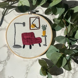 Woonkamer kantoorruimte handgeborduurde hoepeltherapie therapeut decoratie cadeau wanddecoratie
