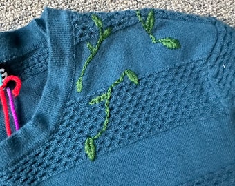 Blue hand embroidered thrifted crewneck sweater size small GBG