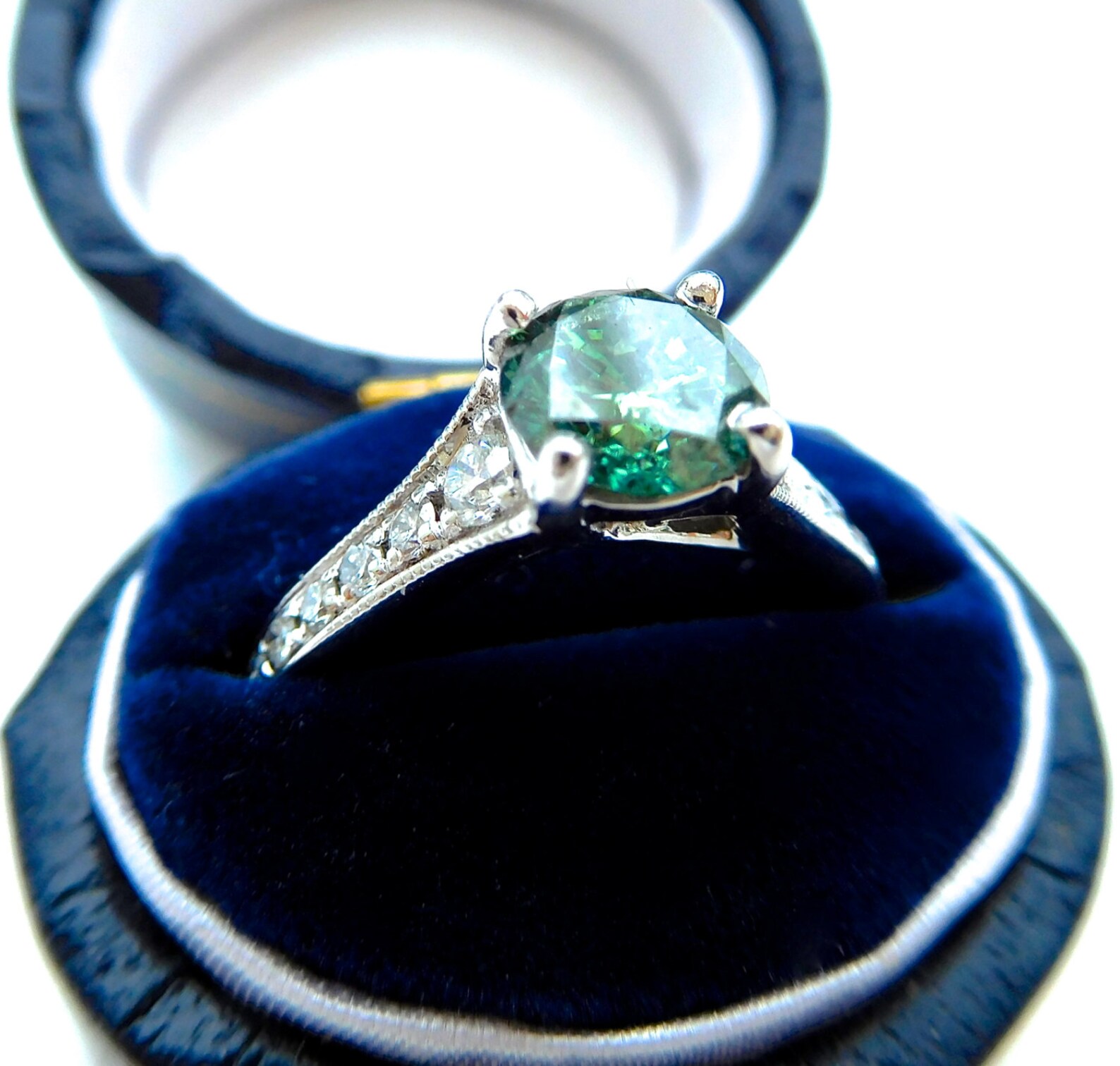 18ct White Gold & Fancy Green Diamond Ring Green Diamond Etsy UK