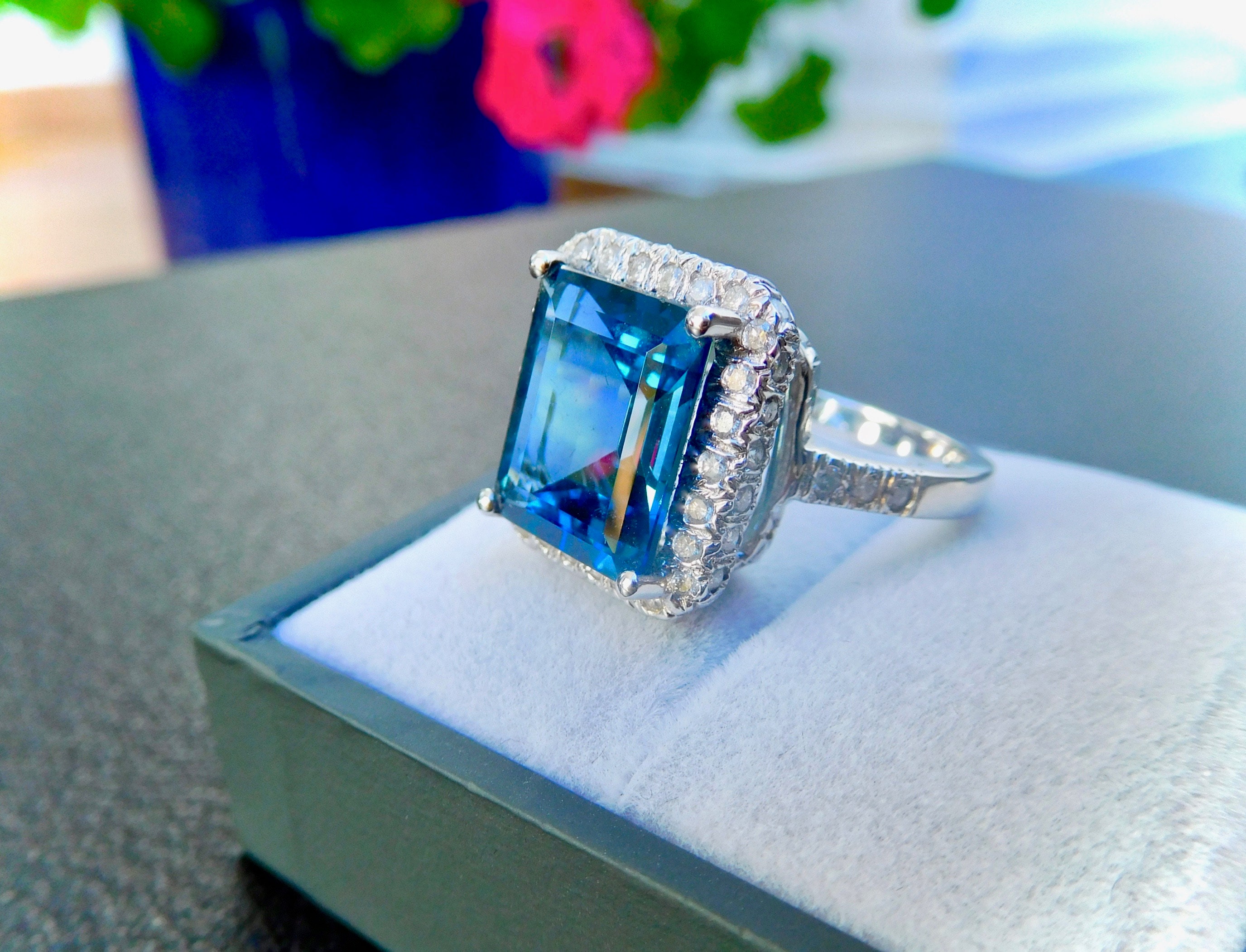 18ct,blue topaz & diamond ring, large topaz dress ring, london blue