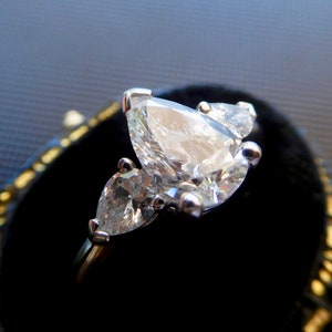 18ct & Pear Cut Diamond Engagement Ring 1ct Pear Cut Diamond - Etsy