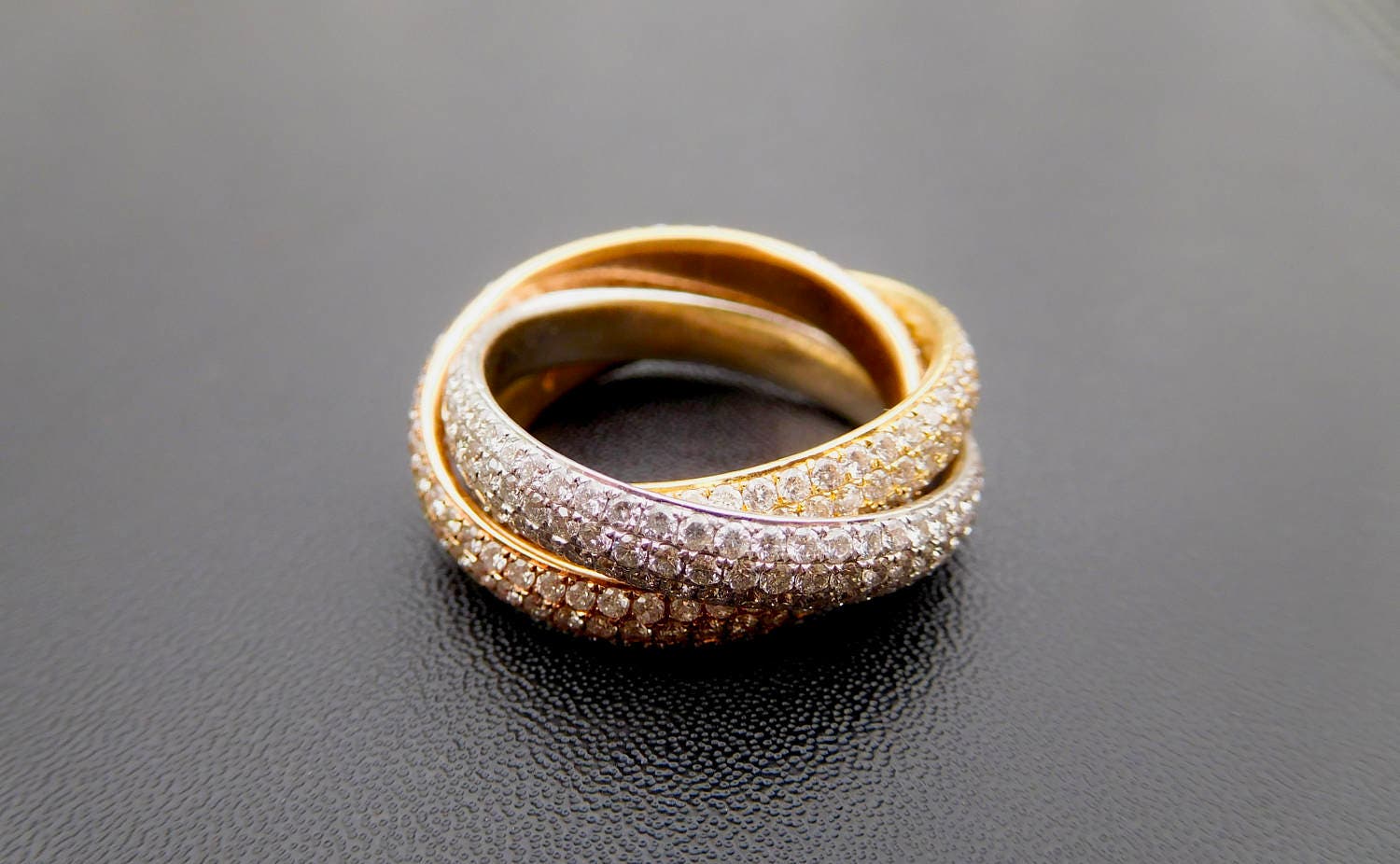 Rolling Ring Modern Tri-Color Yellow Base 3mm
