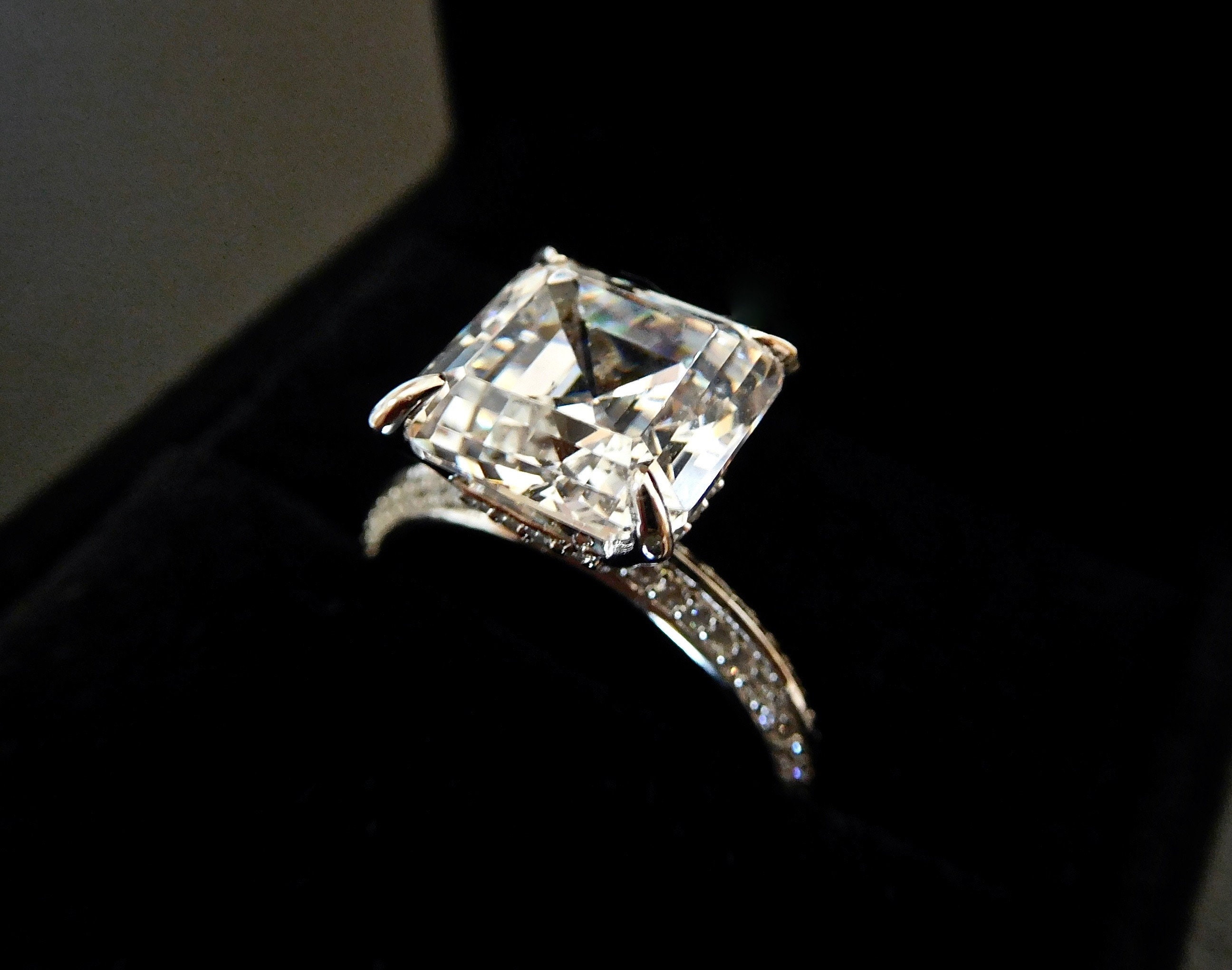Used emerald cut diamond ring deals