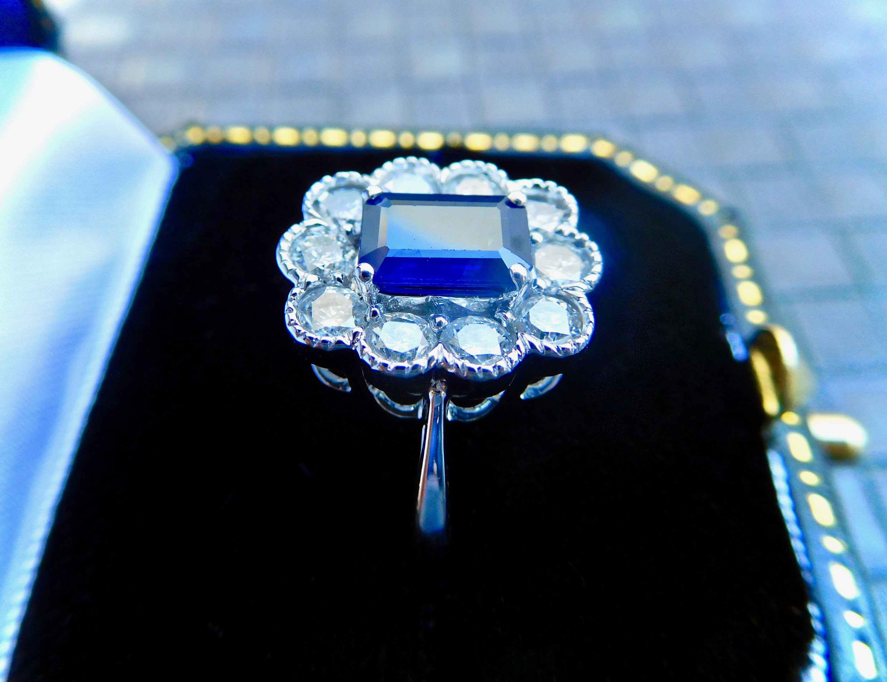 Blue sapphire and diamond ring - citieskol