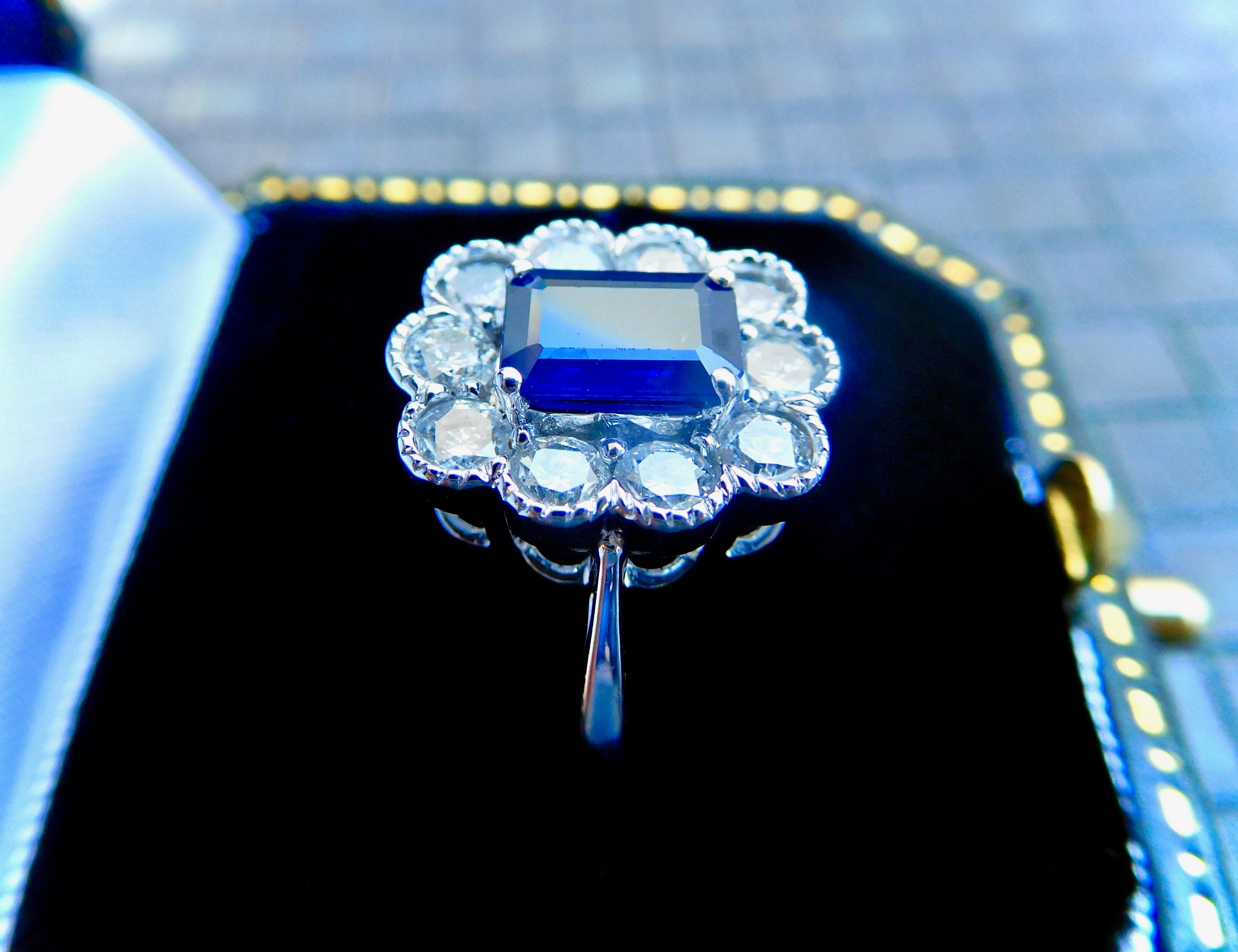 18ct, blue sapphire & diamond ring, vintage style sapphire and diamond