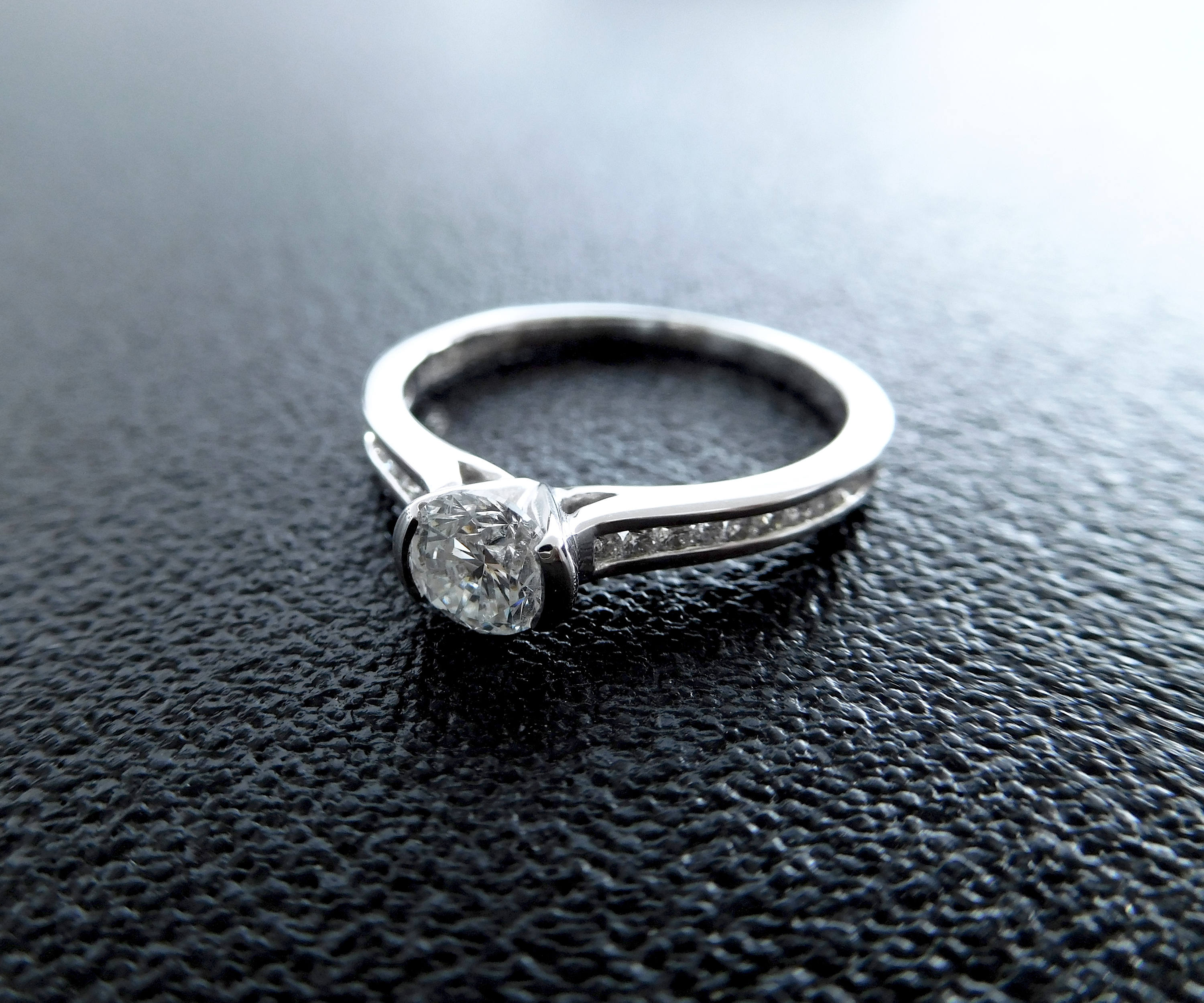 18ct White Gold Diamond Engagement Ring Rub Over Setting Etsy UK