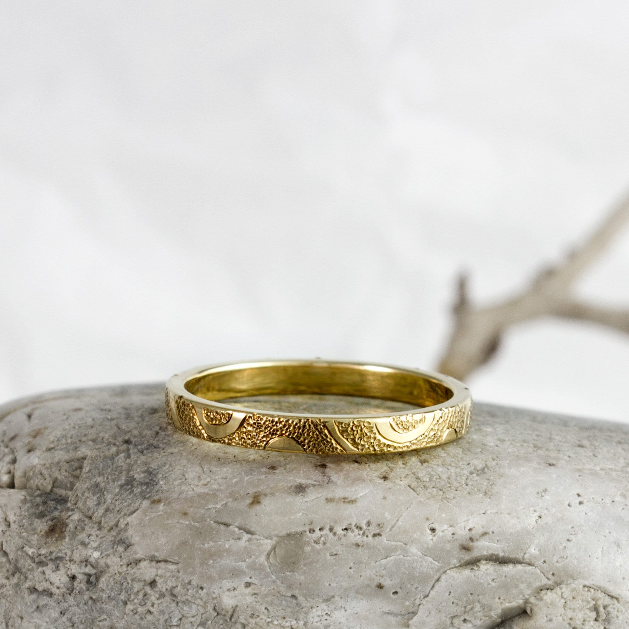 Hand Engraved Gold Ring by Nick Ovchinikov Handmade in Etsy Sweden