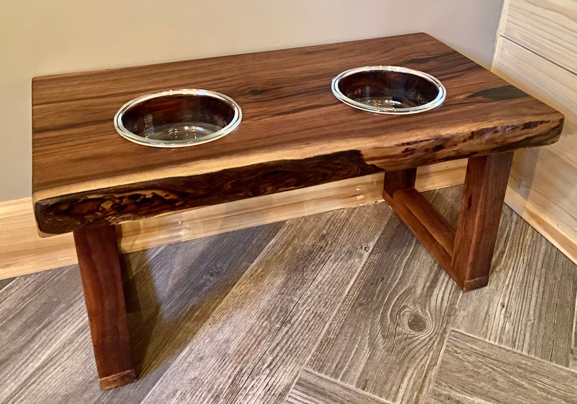 DIY Wooden Pet Food Bowl Stand - Dream Green DIY