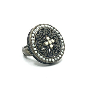 Vintage Bronze Fleur De Lis Opalescent Bead Shield Signet Stretch Ring 8 To 9.5