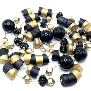 Collar vintage de cuentas estilo art déco de William DellOlio, de madera, dorado y negro, 132 cm