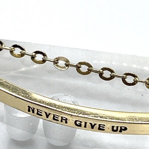 Pulsera de barra ajustable con mantra inspirador de oro Kitsch, &quot;Nunca te rindas&quot;, VTG Y2K