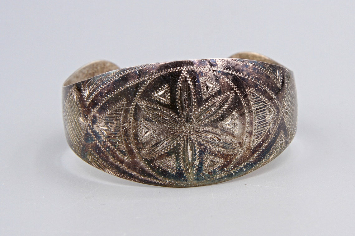 Wide Sterling Cuff Bracelet, Etched Sand Dollar Bracelet, Boho Chic Fashion Accessories, Vintage Nielloware Jewelry Engraved Silver Bracelet