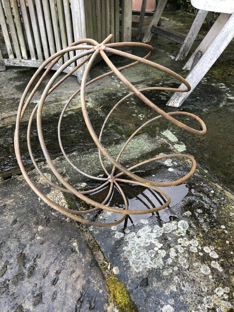 Boule Décorative Métal 'Fleurs' Ø 24 Cm - Style Shabby Chic Rouillé - Décoration Jardin Ou Intérieur - Design Moderne