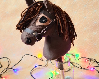 MINI HOBBY HORSE mit Halfter - Handgefertigtes Mini Steckenpferd - Little Stickhorse - brown