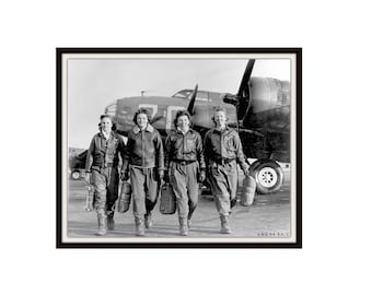 Vintage Reproductie WOII WASPS, Women Airforce Service Pilots Historic Photo Unframed, 5 x 7" of 8 x 10"