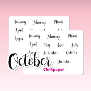 Könnte beinhalten: Ein Satz weißer Aufkleber mit schwarzem Text, der die Monate des Jahres zeigt. Das Wort "Oktober" ist größer und in einem anderen Schriftstil. Der Text "Chillipaper" steht in rosa Buchstaben am unteren Rand des Aufkleberbogens.