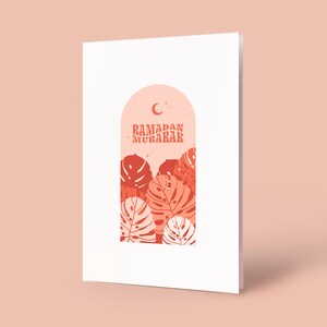 Cartão de felicitações islâmico Peach Retro Eid Mubarak Ramadan 2025 Monstera Boho A2 Download instantâneo para impressão digital