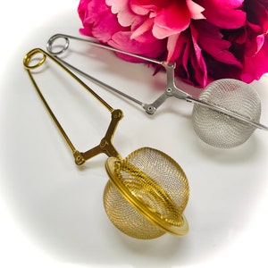 Clamp Handle Round Mesh Ball Squeeze Spring Infuser Tea Strainer Stainless Steel