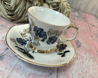 Royal Adderley Nova Scotia Tartan Vintage Teacup and Saucer (0812) Azul sobre blanco con adornos dorados numerados de porcelana fina