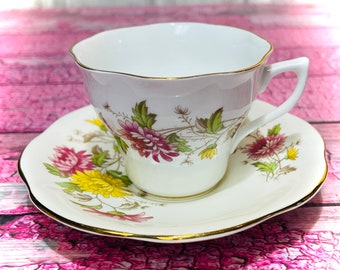 BONE CHINA (0823) Rose jaune fleurs fleurs tasse à thé et soucoupe cannelée fine porcelaine anglaise vintage made belle