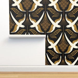 Art Deco Vlies Tapete - Creme Und Schwarz Vögel von portiamonberg - Blätter Gold Pflanzen 1920er Jahre Tapete Doppelrolle von Spoonflower