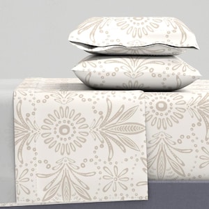 Stora blommiga lakan - Spanskt kakel av valeriapanelodesign - Neutral beige geometrisk portugisisk bomullssatin lakanset sängkläder av Spoonflower