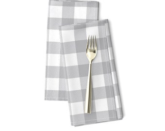 Karierte Dinnerservietten (2er-Set) – Grau kariert von jokalodesigns – Grau karierte Büffelkaro-Picknick-Stoffservietten im Landhausstil von Spoonflower