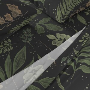 Moody Botanical Lakens - Dark Botanical Leaves by thestorysmith - Jumbo Garden Woodland katoensatijn lakenset beddengoed van Spoonflower afbeelding 2