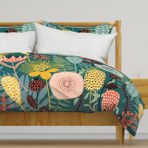 Pościel ogrodowa - Duża Retro Garden Midnight od hnldesigns - Poszewka na kołdrę z satyny bawełnianej Retro Modern Florals lub poszewki na poduszki od Spoonflower