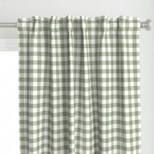 Panel de cortina a cuadros tradicional - Cuadros verdes de pipaluk_co - Panel de cortina a cuadros escoceses verde salvia, verde eucalipto, blanco, personalizado de Spoonflower