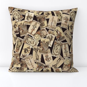 Coussin révélateur de bonne aventure - Cartes de tarot par Elderberryjamdesign - Cartes de tarot baguettes épées Coussin décoratif carré par Spoonflower