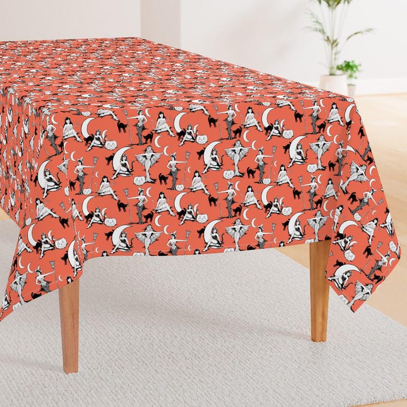 Halloween Tischdecke - Vintage Halloween Pinups Kürbis Orange von beesocks - Hexen Füchsinnen Orange Baumwollsatin Tischdecke von Spoonflower Bild 4